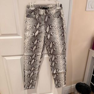 Fashion Nova skinny high rise snake skin pants size XS